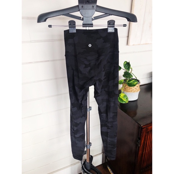 Lululemon Aligns - CAMO 🖤🤍 - Picture 2 of 4